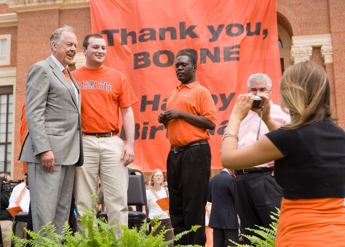 Pickens offers $100 million challenge for endowed faculty positions Pickens offers $100 million challenge for endowed faculty positions