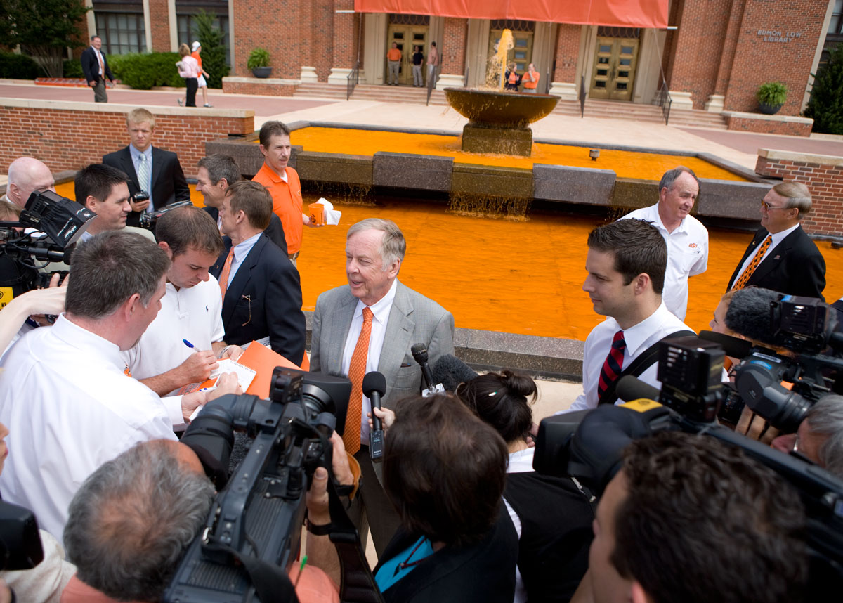 Pickens offers $100 million challenge for endowed faculty positions Pickens offers $100 million challenge for endowed faculty positions