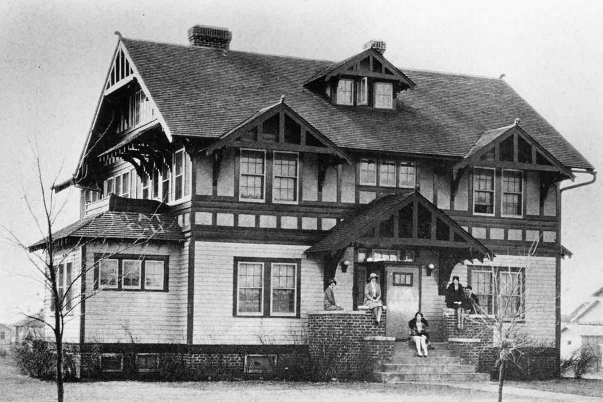 The first sororities and fraternities The first sororities and fraternities