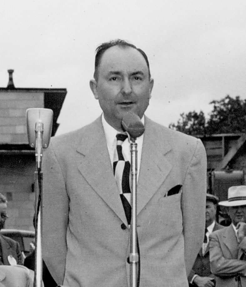 Low becomes head librarian