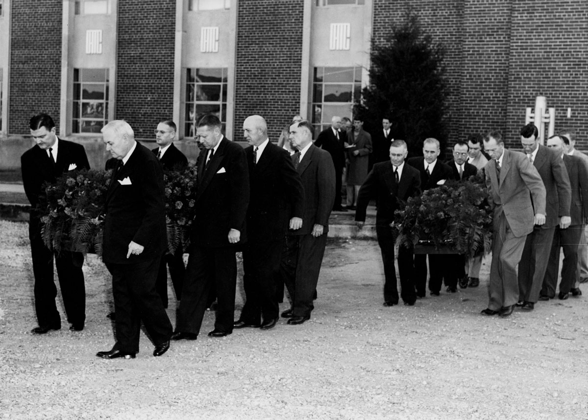Memorial services for the Bennetts, campus mourns Memorial services for the Bennetts, campus mourns