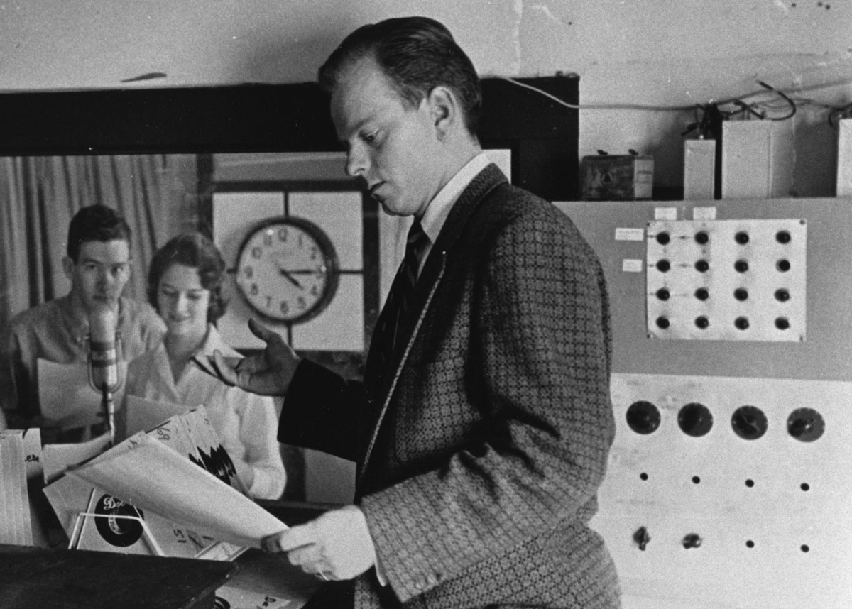 Radio station returns to airwaves as KOSU Radio station returns to airwaves as KOSU