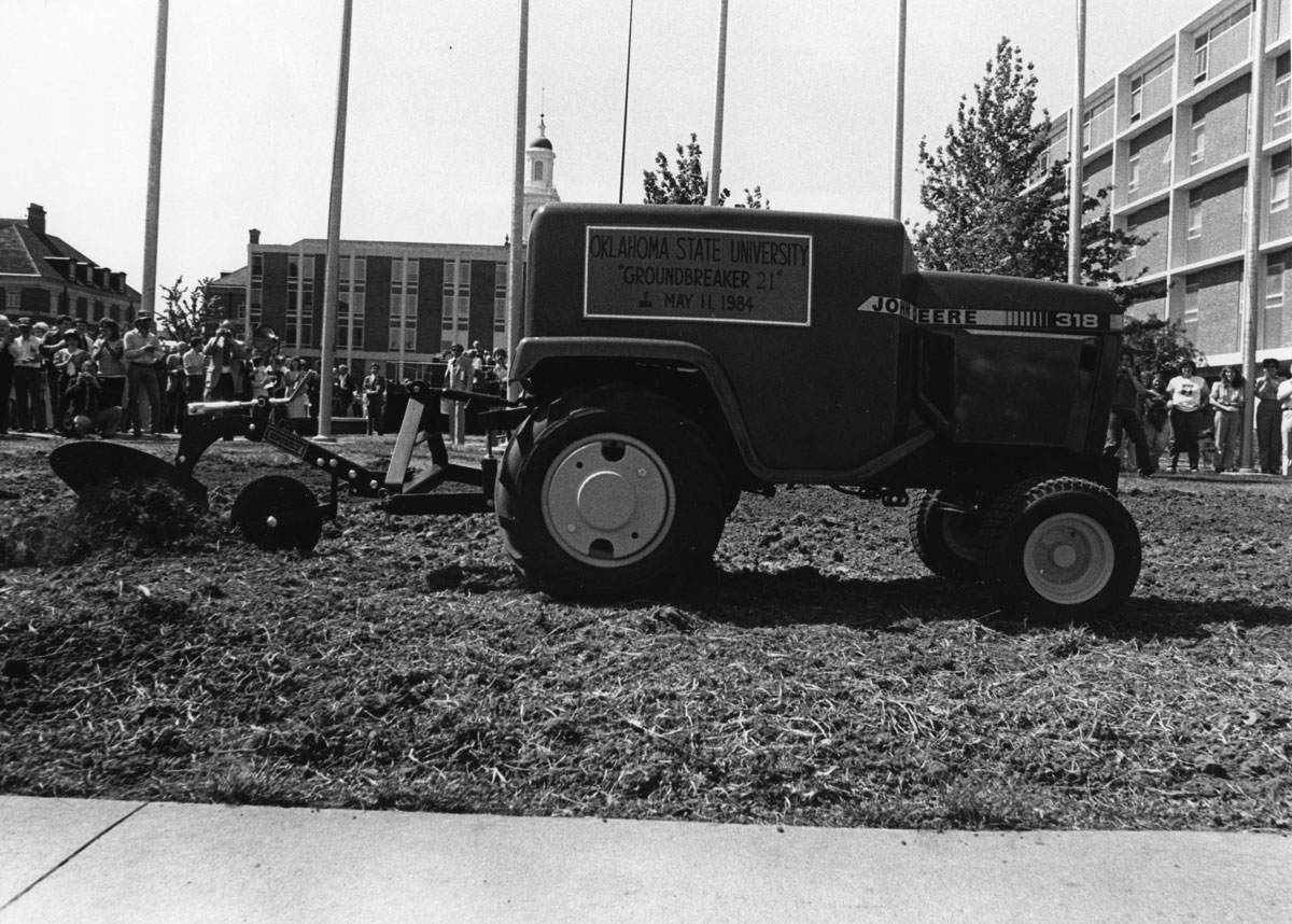 High-tech groundbreaker for research center High-tech groundbreaker for research center