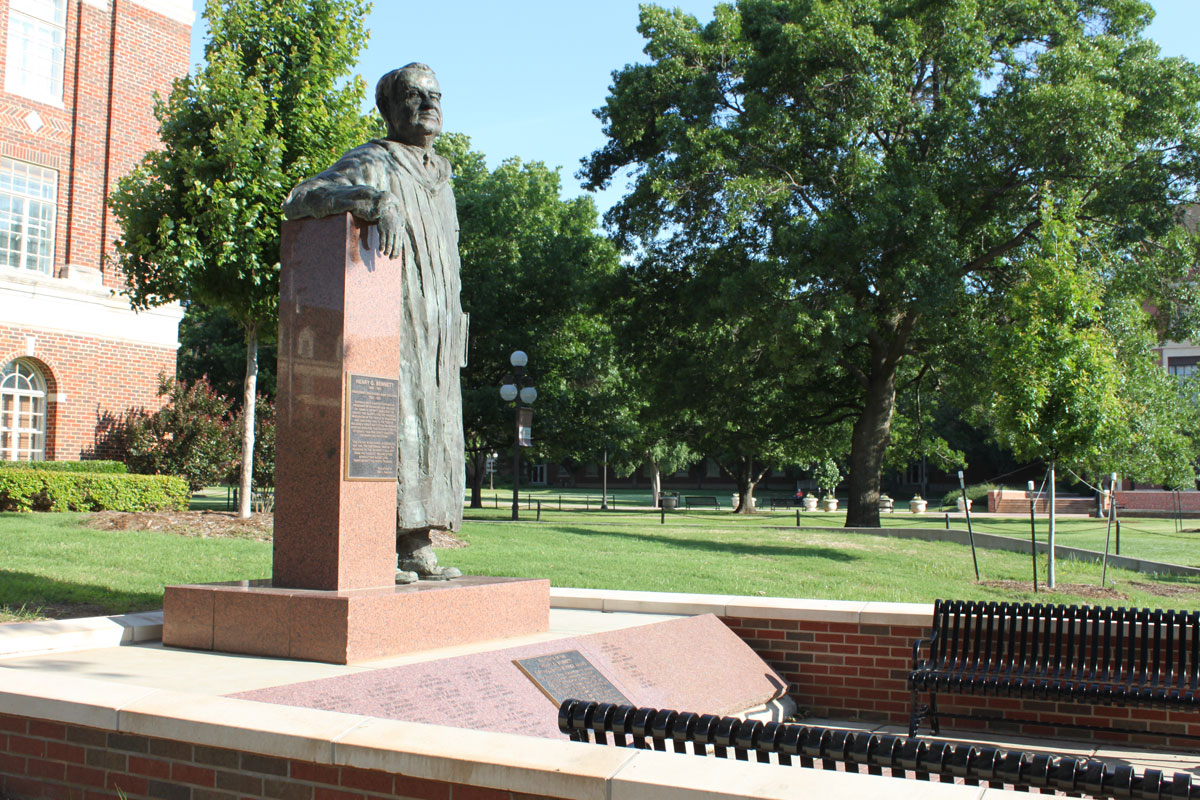 Memorial services for the Bennetts, campus mourns Memorial services for the Bennetts, campus mourns