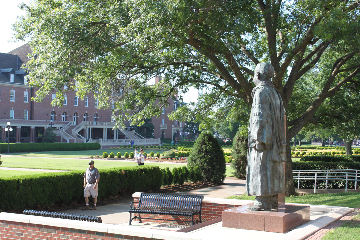 Memorial services for the Bennetts, campus mourns Memorial services for the Bennetts, campus mourns