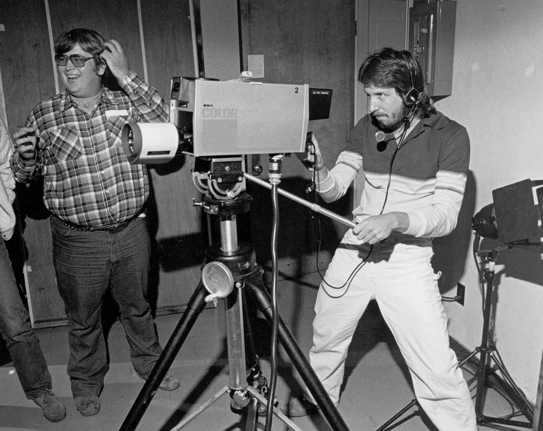 New wing and annex for communications dedicated New wing and annex for communications dedicated