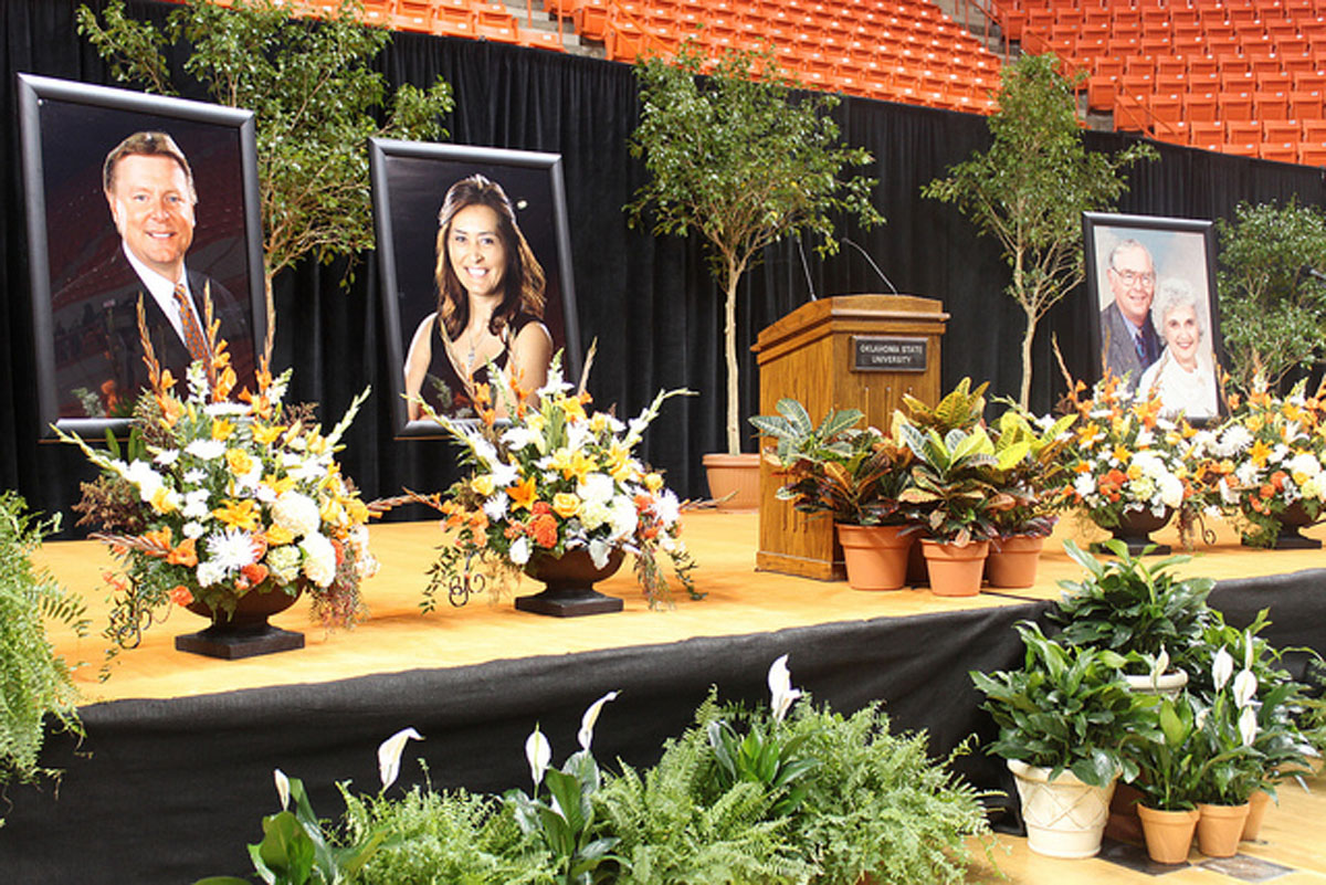 Coaches and alums killed in crash Coaches and alums killed in crash