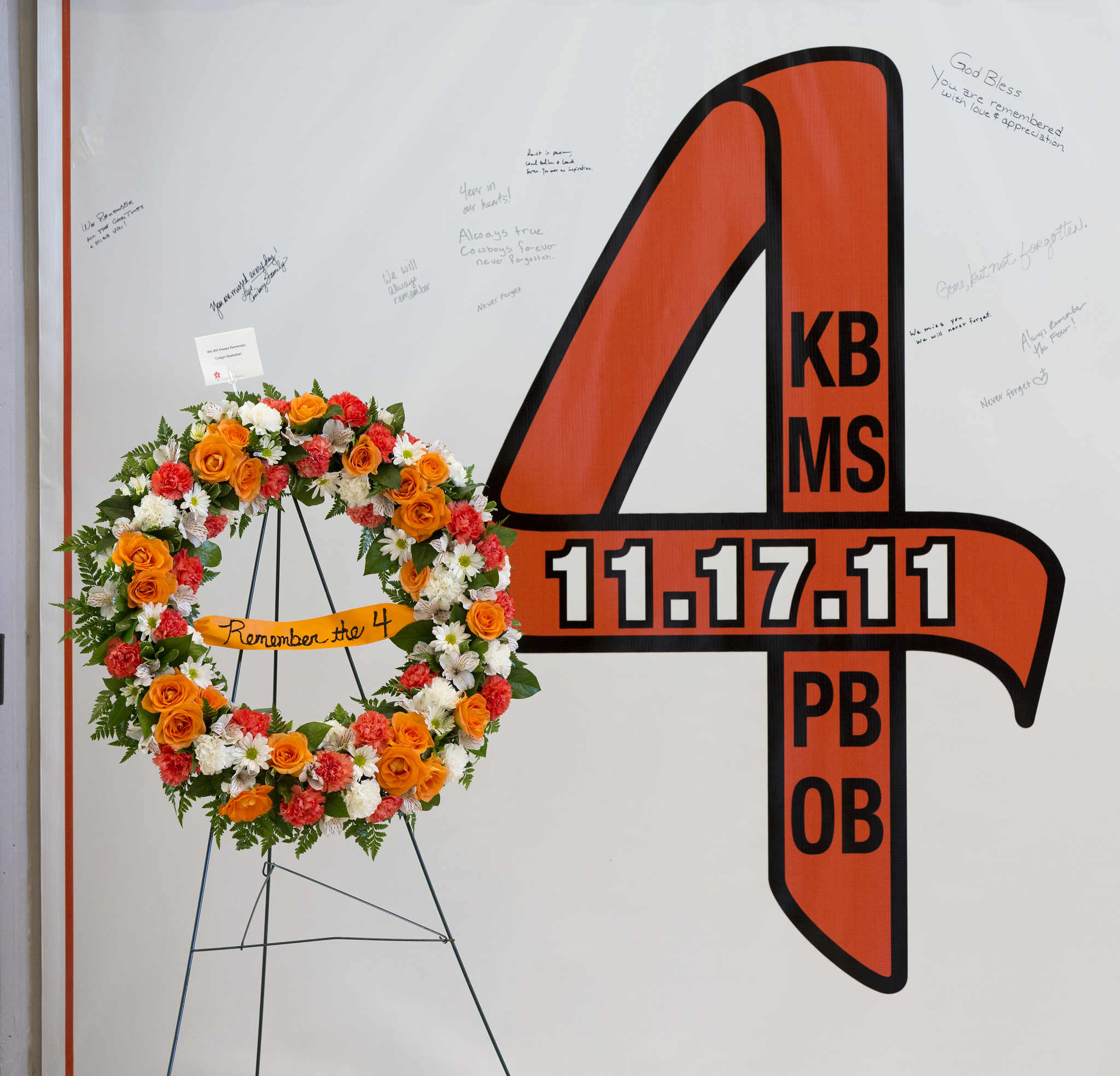 Coaches and alums killed in crash Coaches and alums killed in crash